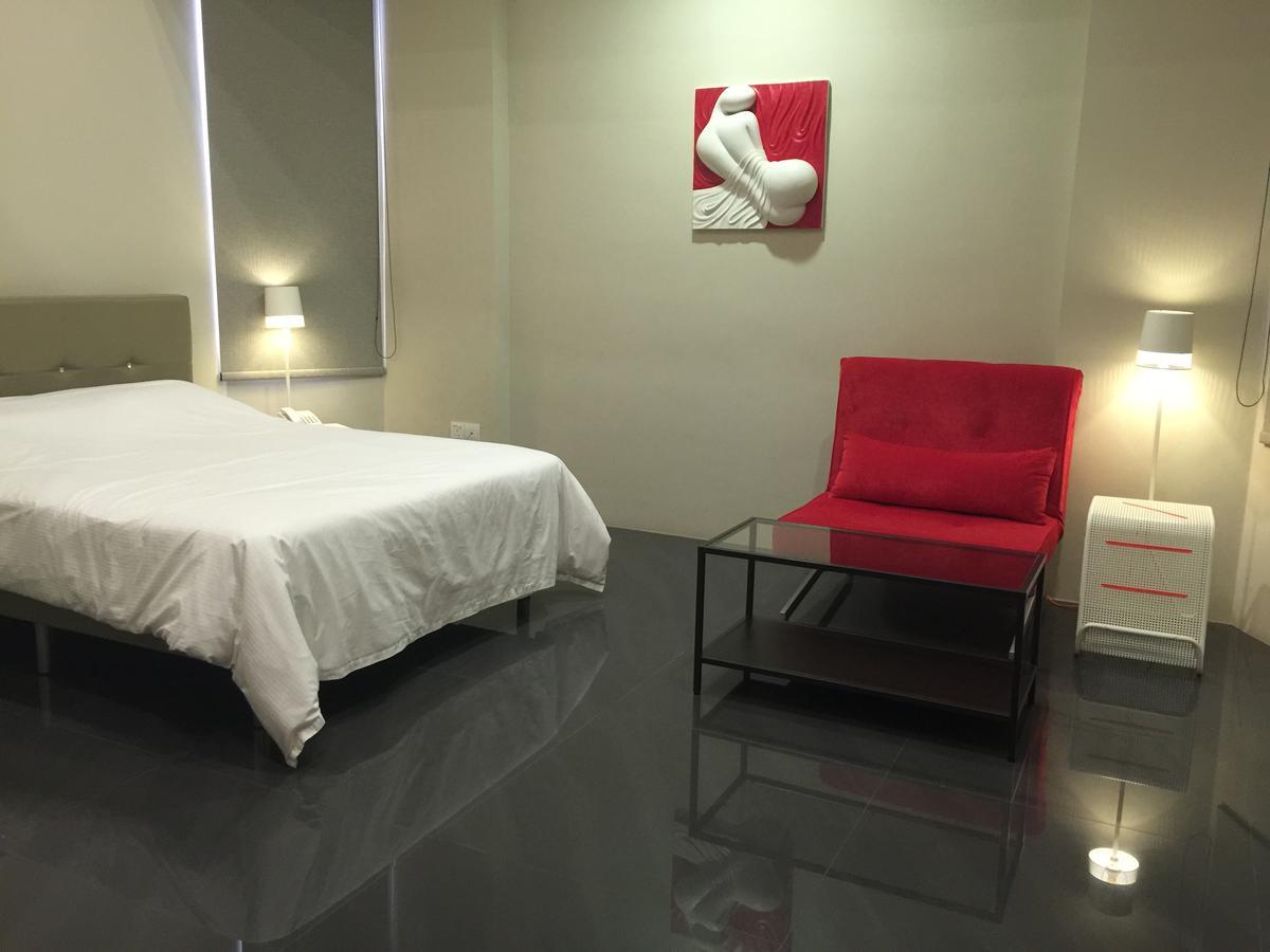 Triple 2 Khách sạn hẻo lánh 3*